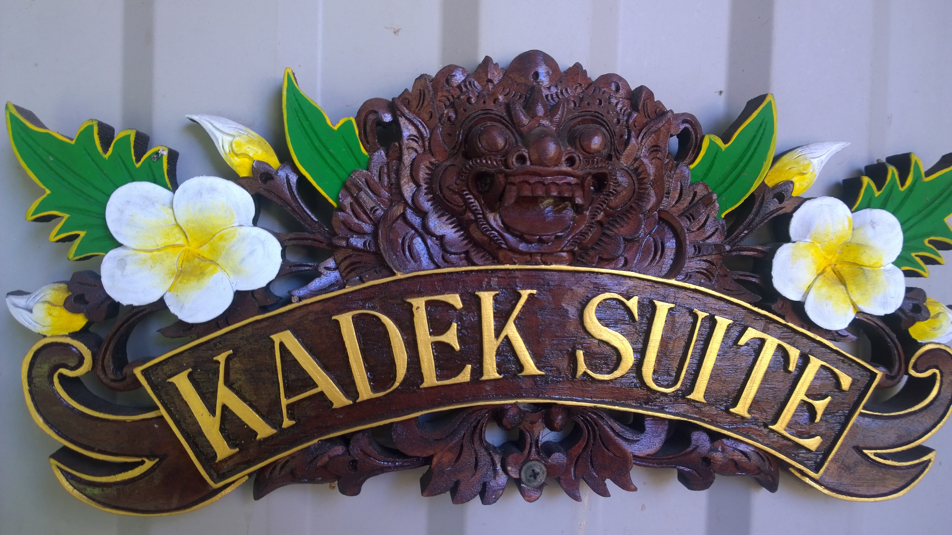kadek-Suite-sign